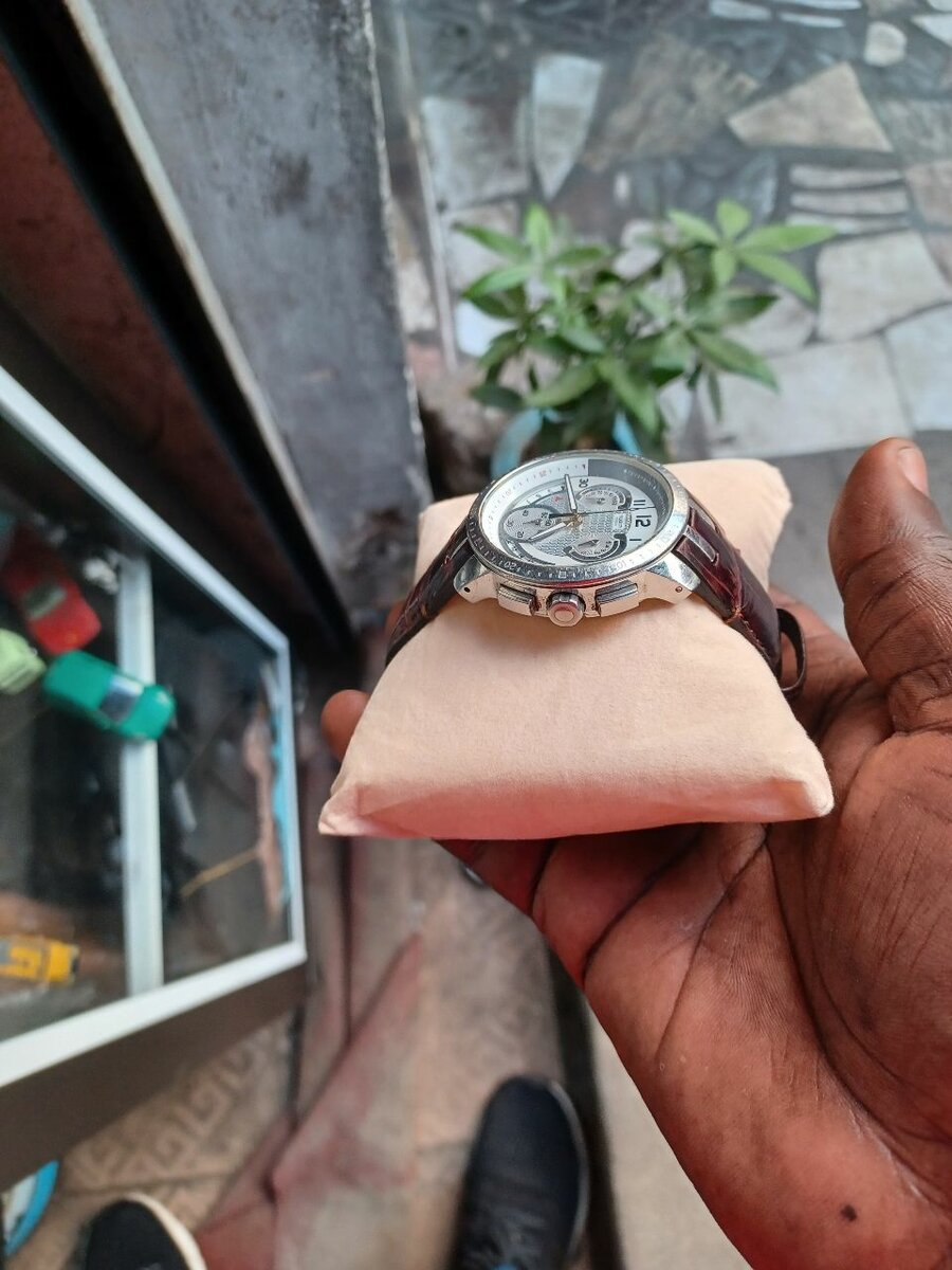 Swatch ironHomme Cuir Élégante