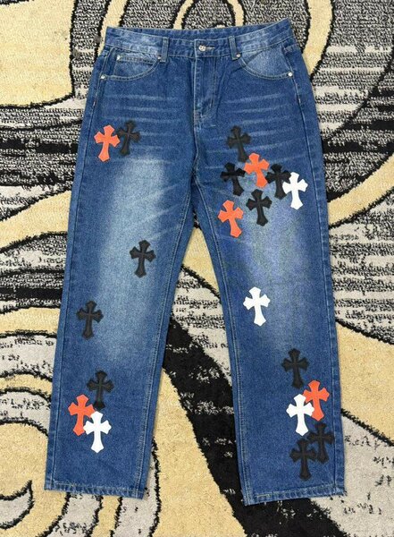 Jeans tendance croix et texte