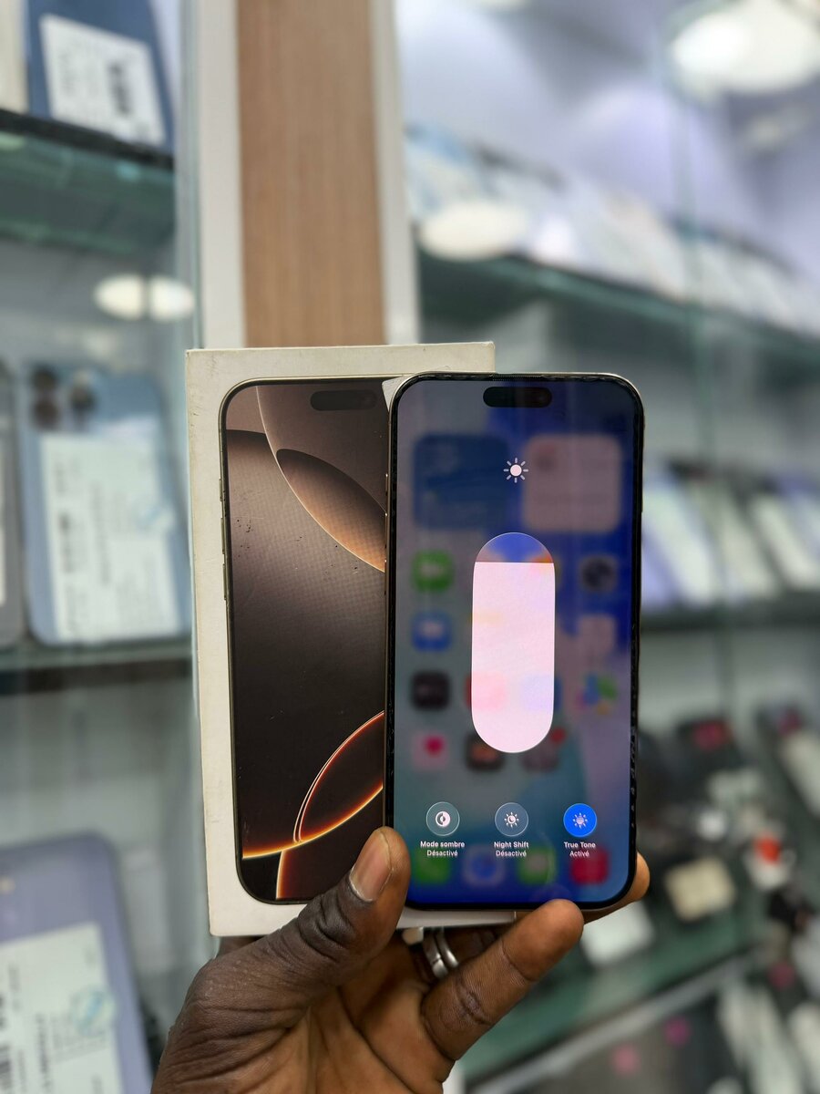 16pro max 256Go disponible  Ét