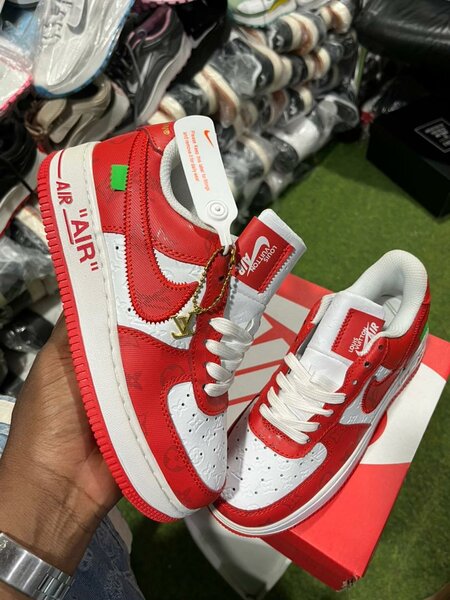 Sneakers rouges classiques