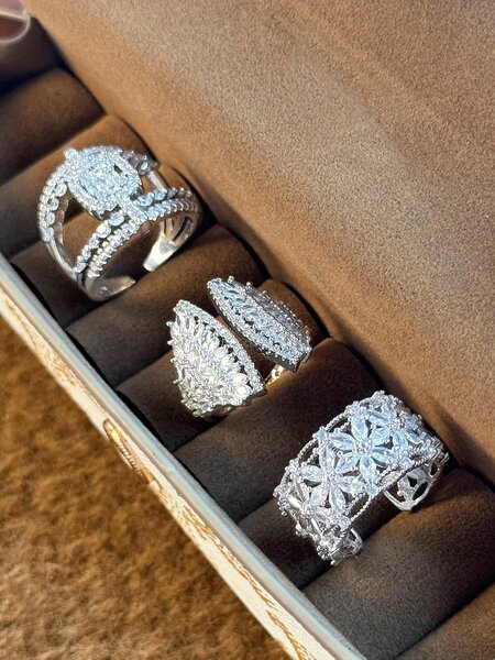 Shein - 3Pcs Fashion Luxury Cubic Zirconia Flower Fan-Shaped Open Rings