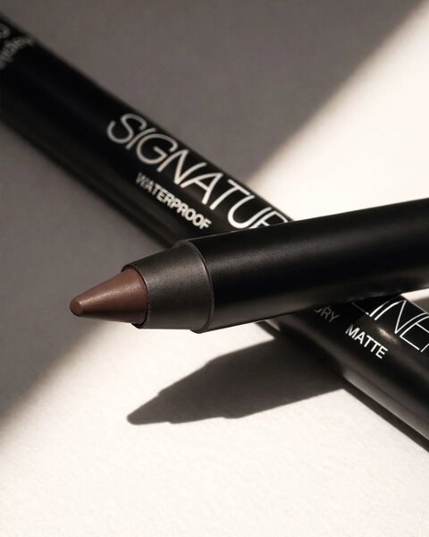 SIGNATURE LIP LINER