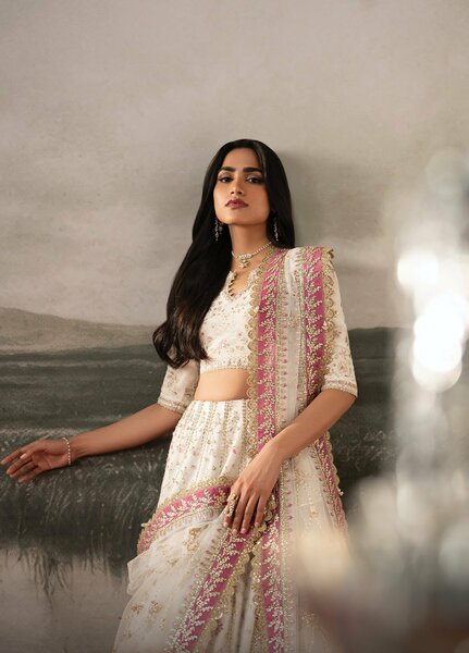 Aure by Afrozeh Unstitched Embroidered Velvet 3 Piece Suit AF26UAW Parure FW01230 - Wedding Collection