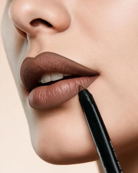 SIGNATURE LIP LINER
