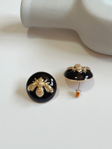 Shein - Bee Decor Round Stud Earrings