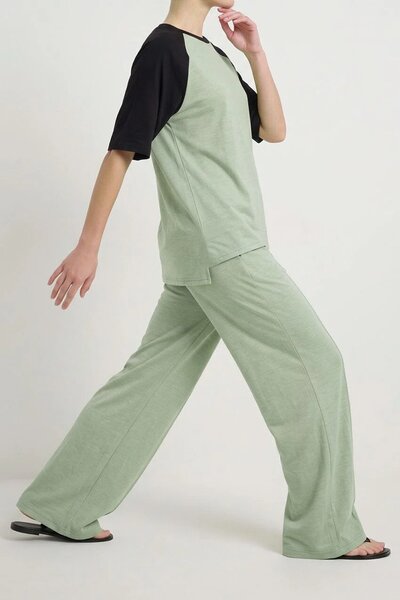 Max 21 Women's Comfort Raglan Sleeve Co-Ord Set