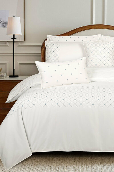 Cloud White T-400 Embroidered Quilt Cover Set