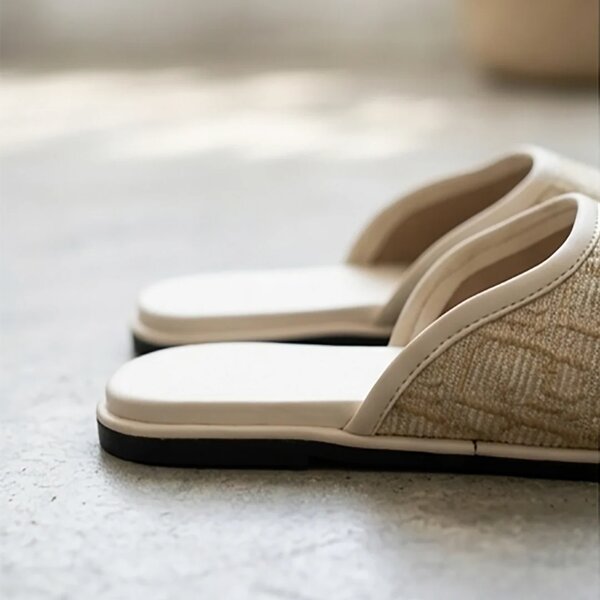 Monochrome Off-White