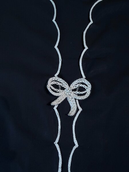 Notte | Black cotton dress with hand-embroidered bow details