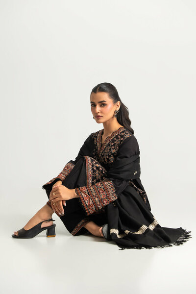 3PC Khaddar Embroidered Suit