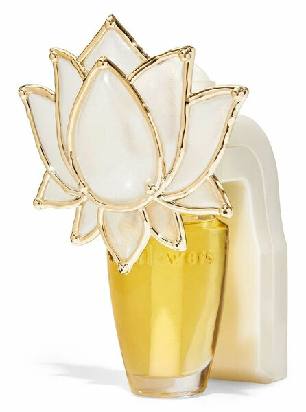 Bath & Body Works - Lotus Flower Wallflower Plugs