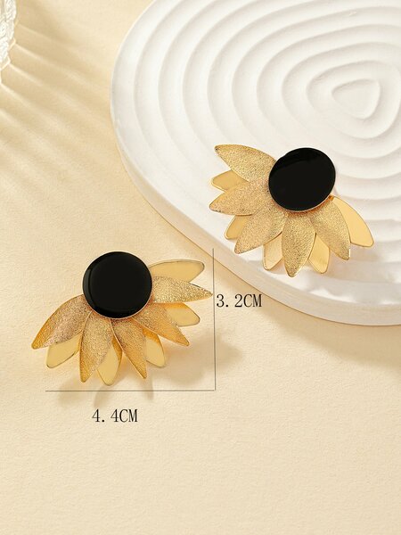 Shein - 2pcs Flower Design Stud Earrings