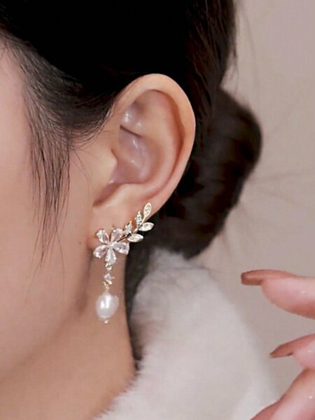 Shein - 1pair Fashionable Luxurious Ladies' Faux Pearl & Rhinestone Leaf & Flower Drop Earrings