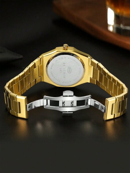 Shein - Men Round Pointer Quartz Watch