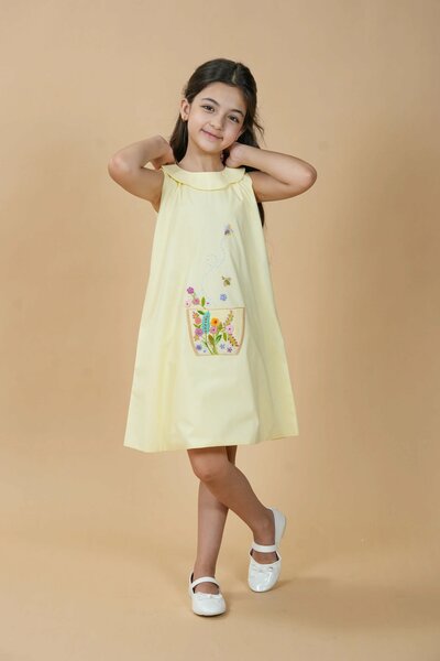 Honeycomb | Pure cotton dress with hand-embroidered floral pocket