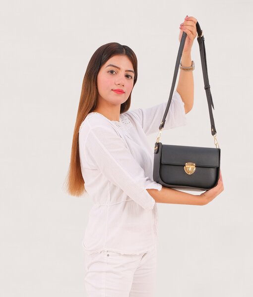 RTW - Black saddle bag with twist lock