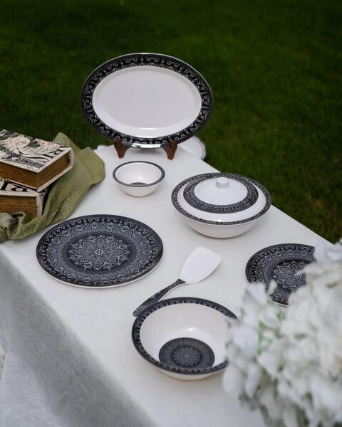 Noir Chic Dinner Set