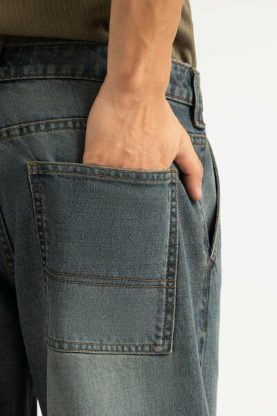 Loose Fit Jeans