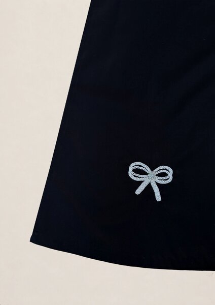 Notte | Black cotton dress with hand-embroidered bow details