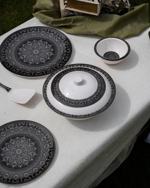 Noir Chic Dinner Set