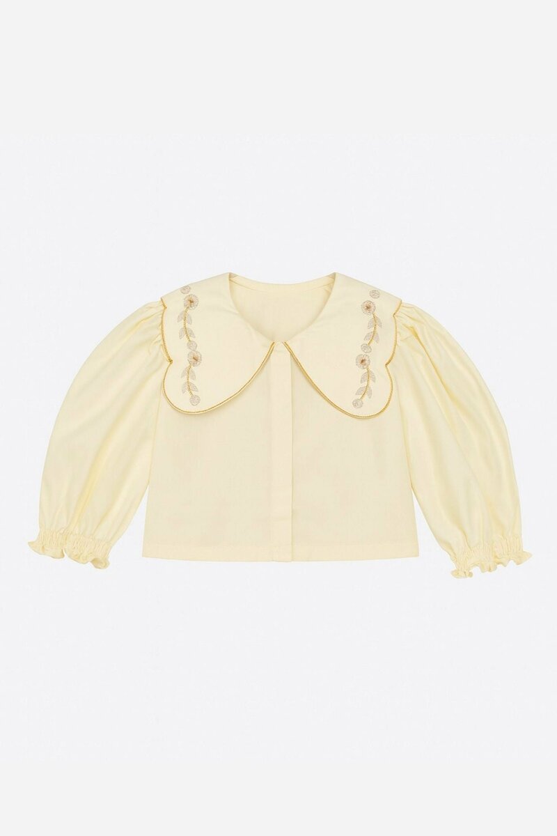 Hazel | Embroidered top with scalloped collar and puffed sleeves
