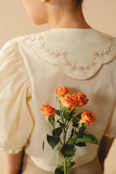 Hazel | Embroidered top with scalloped collar and puffed sleeves