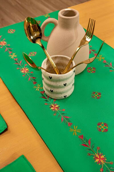 Ever Green Table Runner