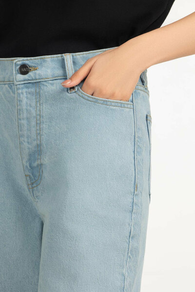 Wide Leg Fit Jeans