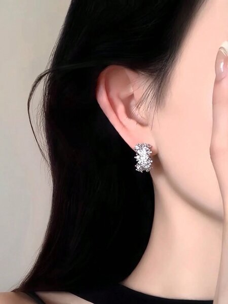 Shein - 1 Pair Luxury Glass Flower Stud Earrings