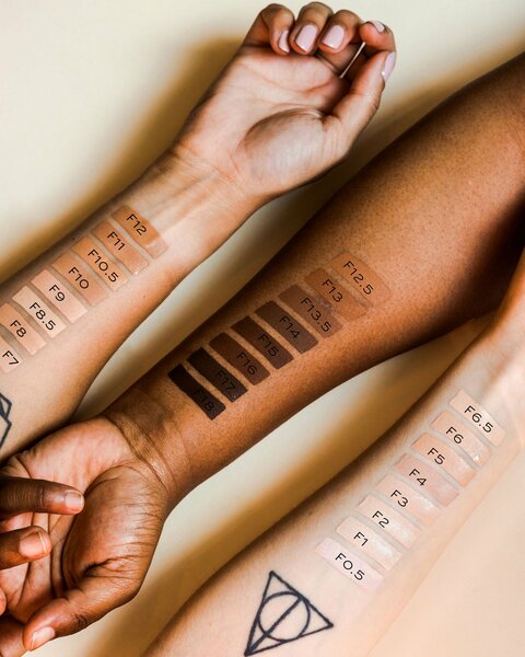 Revolution - Conceal & Define Foundation - F6 23 ml