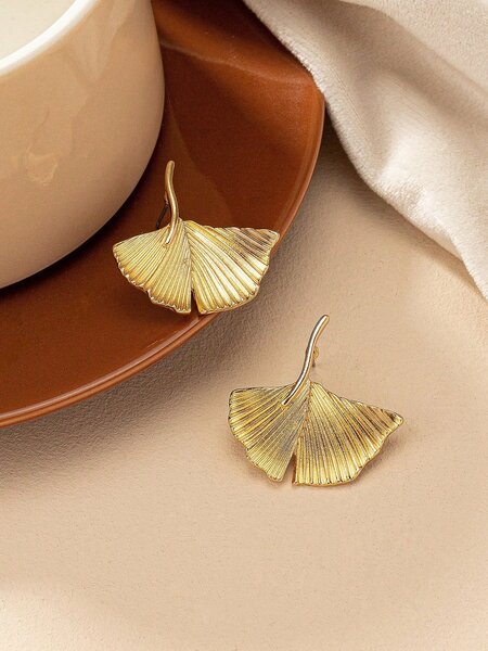 Shein - 1pair Geometric Gingko Biloba Shaped Pendant European And American Popular Elegant Stud Earrings