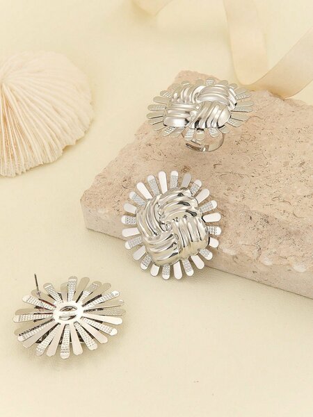 Shein - Set Of Women Sunflower Pattern Ring And Earrings