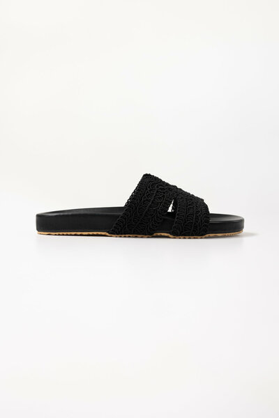 Black Comfy Slipper