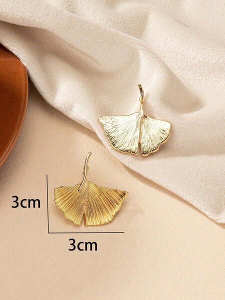 Shein - 1pair Geometric Gingko Biloba Shaped Pendant European And American Popular Elegant Stud Earrings