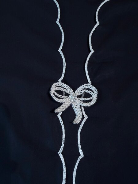 Notte | Black cotton dress with hand-embroidered bow details
