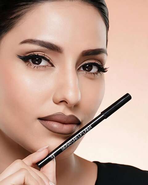 SIGNATURE LIP LINER