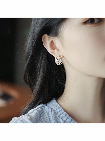 Shein - 1 Pair Of High-Grade Light Luxury Star Moon Design Sense Earrings Stud Female Mesh Red Diamond Crystal Earrings