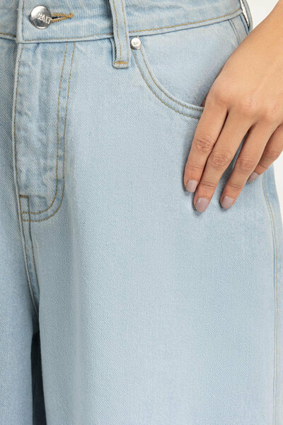 Wide Leg Fit Jeans