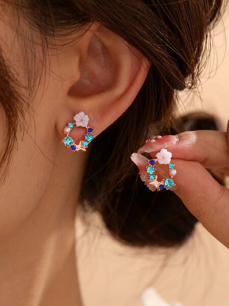 Shein - 1pair Hollow Out Flower Pattern & Rhinestone Decor Faux Pearl Stud Earrings