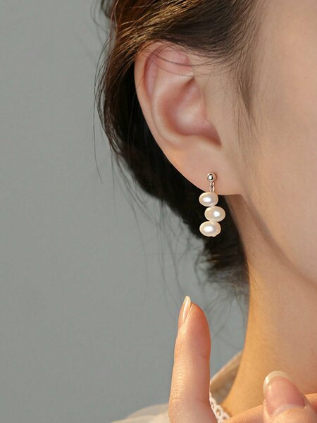 Shein Exclusive - 1 Pair Of Retro Elegant Niche High-End Temperament Minimalist Style Light Luxury Unique Personality Sweet S925 Sterling Silver Pearl Earrings For Women To Give As A Birthday And Valentine's Day Gift To Their Best Friend Girlfriend