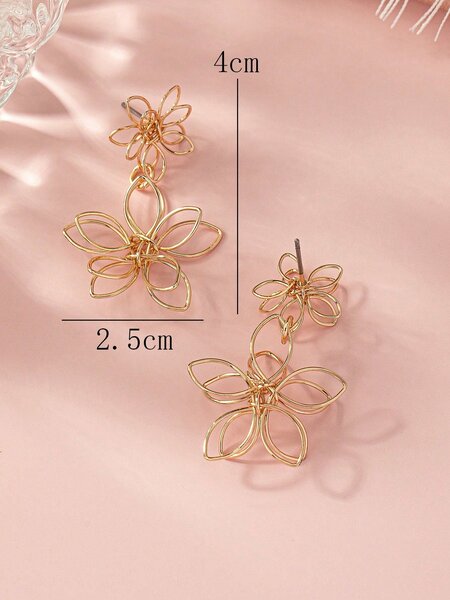 Shein - 1Pair Fashionable Versatile Floral Design Drop Earrings