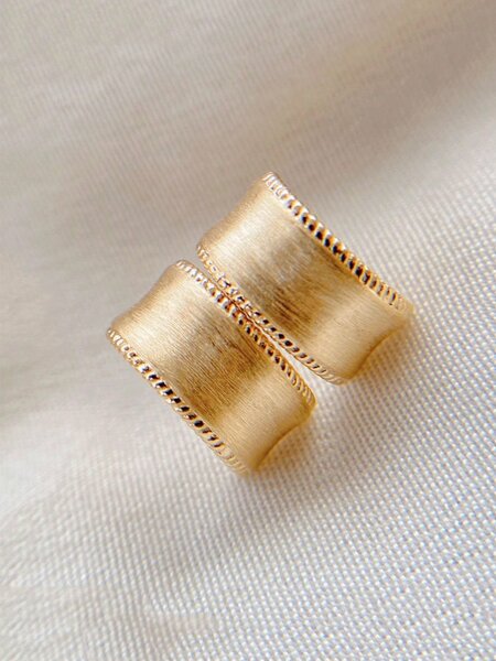 Shein Exclusive - A pair of Sterling S925 Silver Vintage Simple Retro Elegant Twist Plated with 24K Gold Earrings For Women Girl Fashion Trendy Minimalist Ear Hoops Daily Life Party Jewelry Gift
