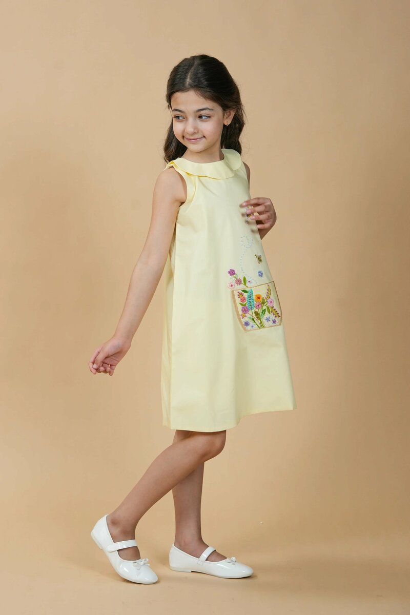 Honeycomb | Pure cotton dress with hand-embroidered floral pocket