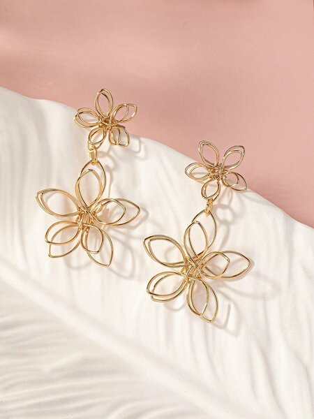Shein - 1Pair Fashionable Versatile Floral Design Drop Earrings
