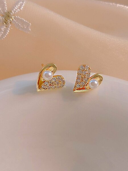 Shein - 1pair Versatile Exquisite Miniature Simple Faux Pearl Heart Shaped Stud Earrings