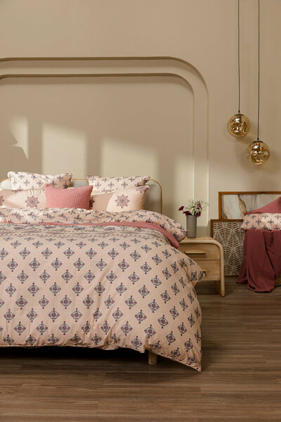 Paisley Blush T-150 Quilt Cover Set