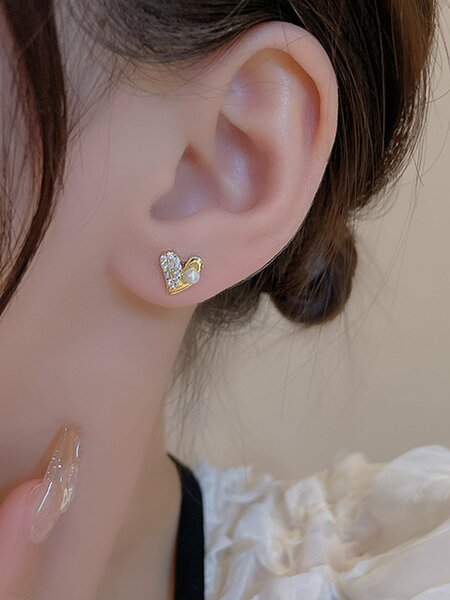 Shein - 1pair Versatile Exquisite Miniature Simple Faux Pearl Heart Shaped Stud Earrings