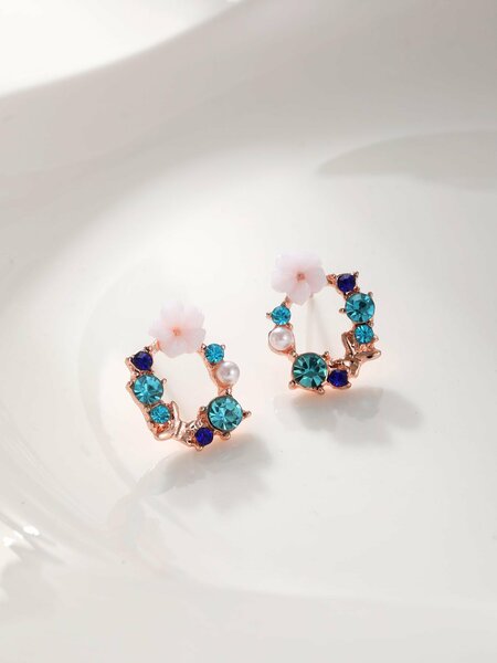 Shein - 1pair Hollow Out Flower Pattern & Rhinestone Decor Faux Pearl Stud Earrings