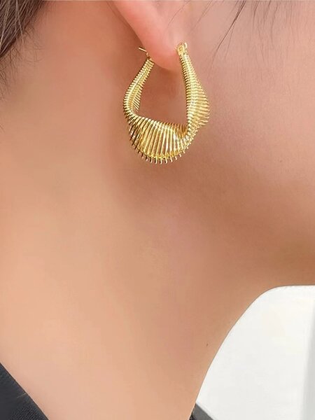 Shein - 1pair Fashionable & Elegant Twisted Irregular Coil Design 18k Gold-plated Stainless Steel Earrings Suitable For Women's Daily Wear