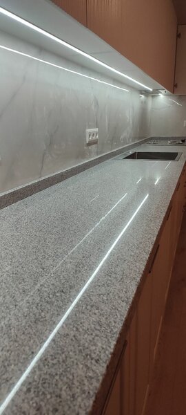 Гранит, мрамор.